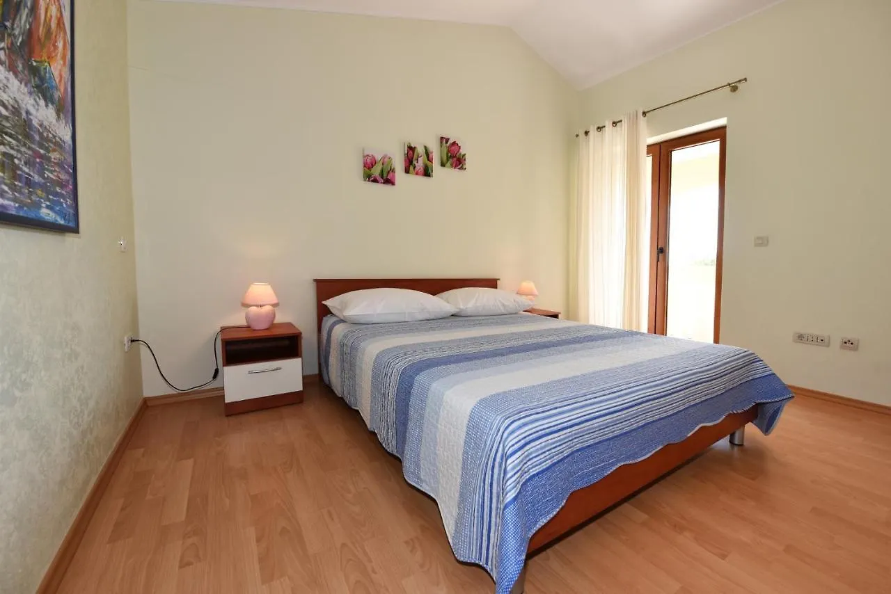 Holiday home Family Friendly House With A Swimming Pool Mofardini, Central Istria - Sredisnja Istra - 20586
